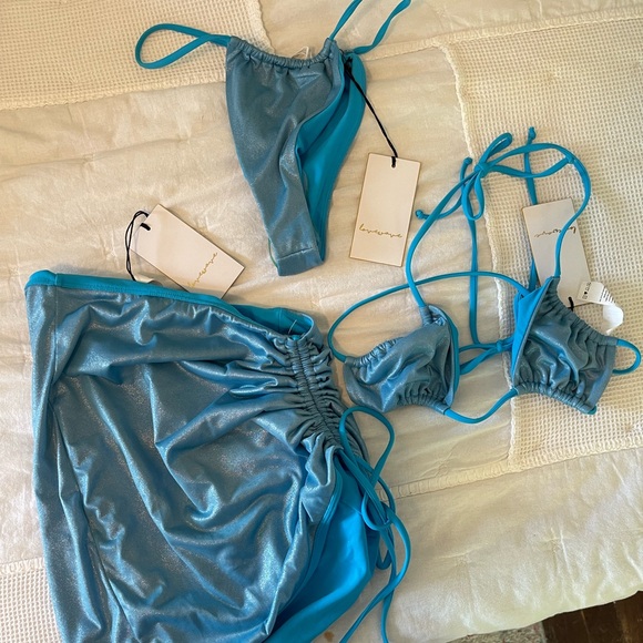 NWT Lovewave Bikini set with skirt - Picture 2 of 2